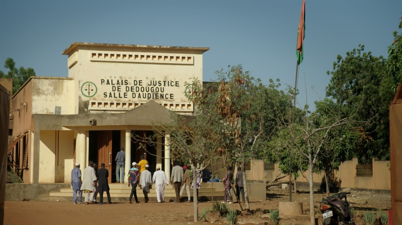 Group of people outside of Palais de Justice de De