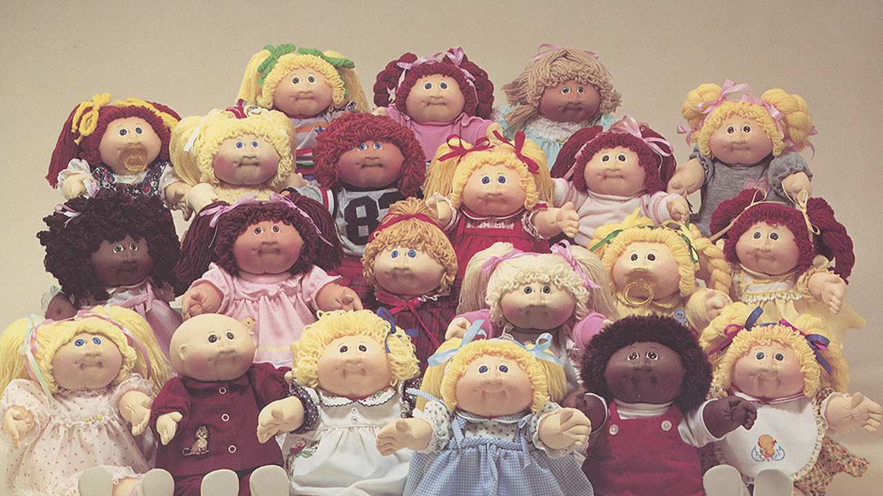 a large group of Cabage Patch dolls