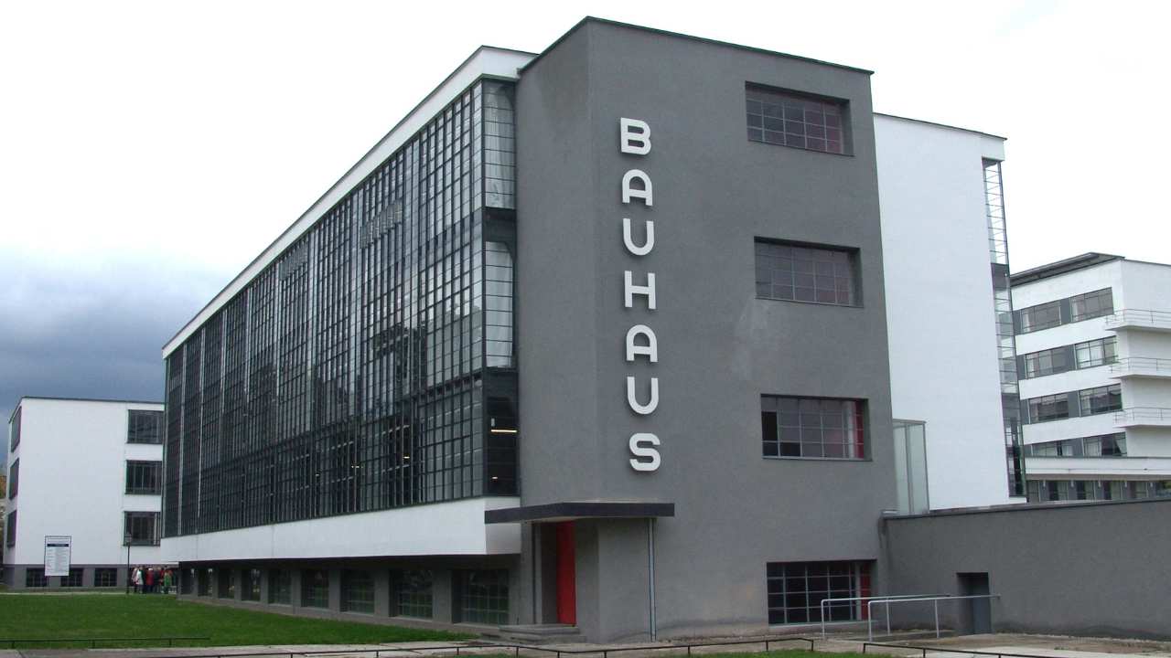 a building with the word Bauhaus on it